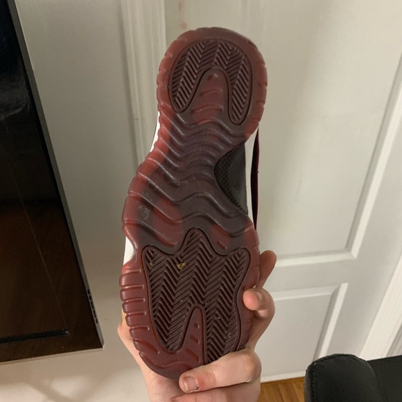 Maroon jordan 11s - Picture 8 of 9